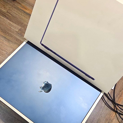 Apple macbook air m2 8gb - 13,6",